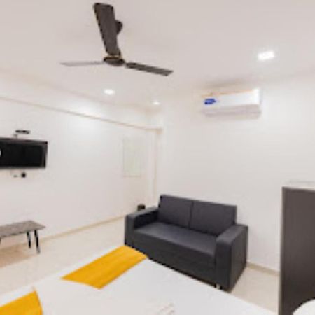 Lennox Hotel , Surat Ngoại thất bức ảnh