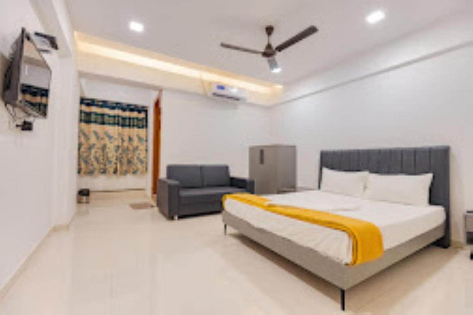 Lennox Hotel , Surat Ngoại thất bức ảnh