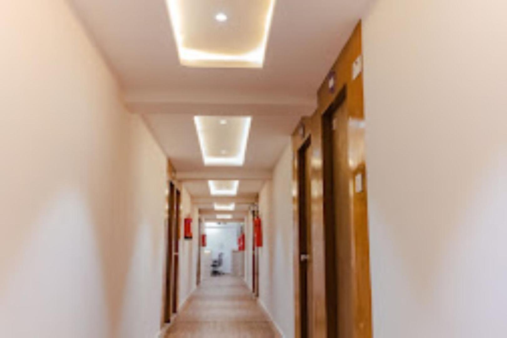 Lennox Hotel , Surat Ngoại thất bức ảnh